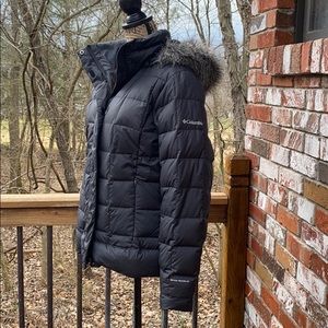 Women's L Columbia Omni-shield coat